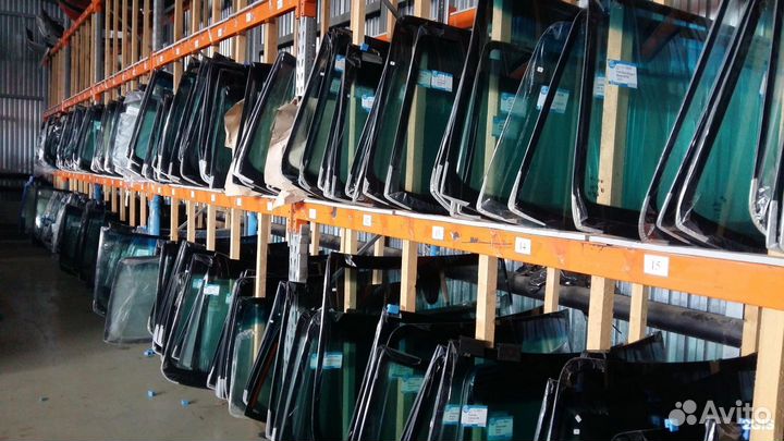 Лобовое стекло на Мазда 323 1994-1998 года