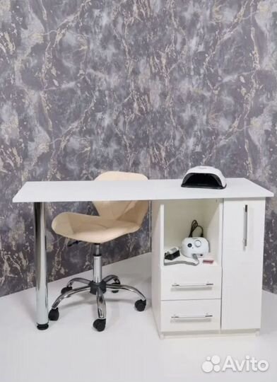 Маникюрный стол бу