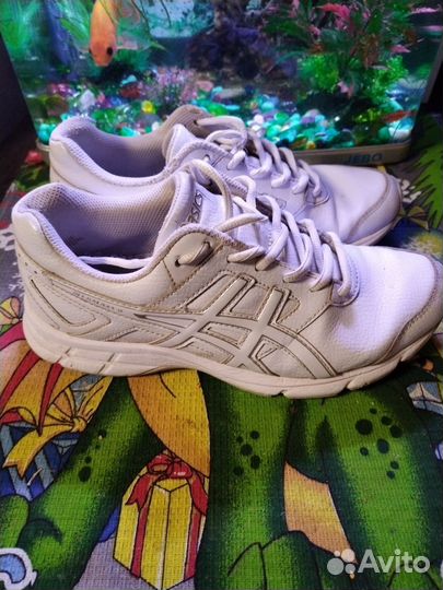 Кроссовки женские asics