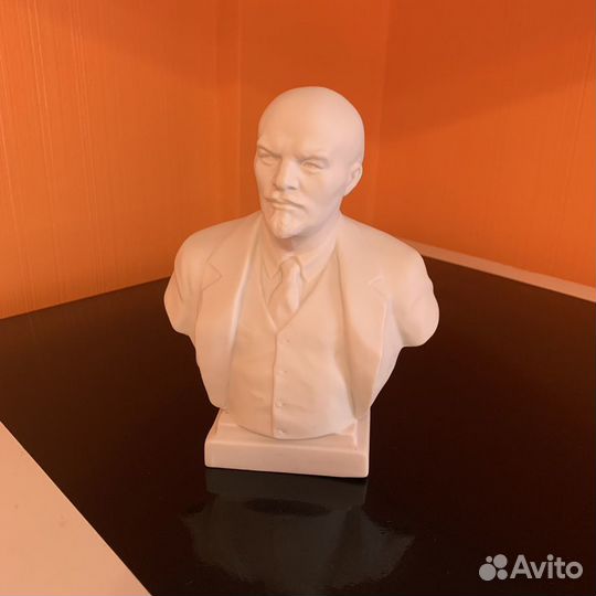 Бюст Ленина