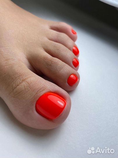 Маникюр, педикюр и ресницы в 6 рук