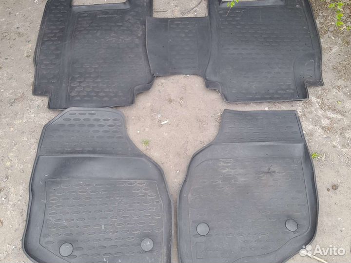 Резиновые коврики на Honda Fit Jazz GD