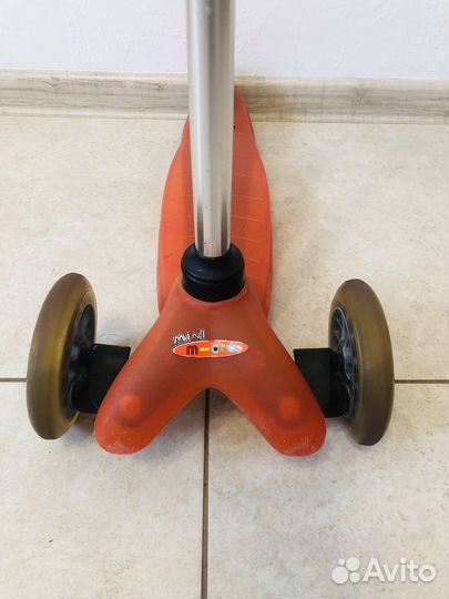 Самокат трехколесный Mini Micro