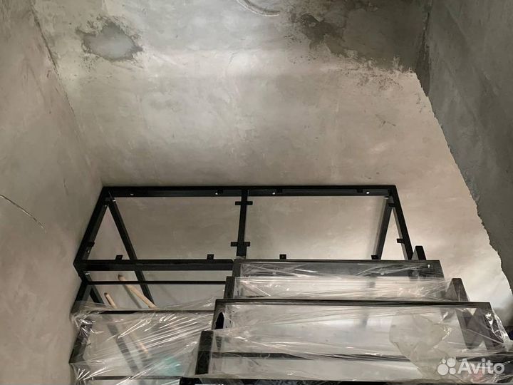 Металлокаркас лестницы