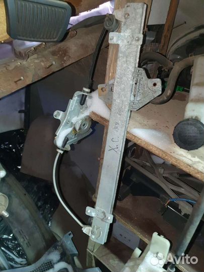Стеклоподьемник на хундай Солярис 2012г