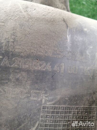 Пыльник переднего подрамника правый Mercedes-Benz