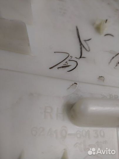 Накладка на стойку внутренняя правая Lexus Lx570 3