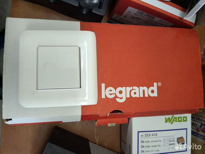 Розетка Legrand Mosaic в короб и для скрытой прово