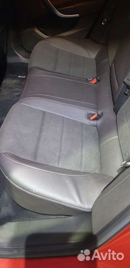 Задняя часть салона opel insignia