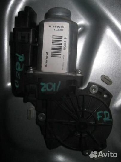 Мотор стеклоподъемника передний правый от Kia Cee