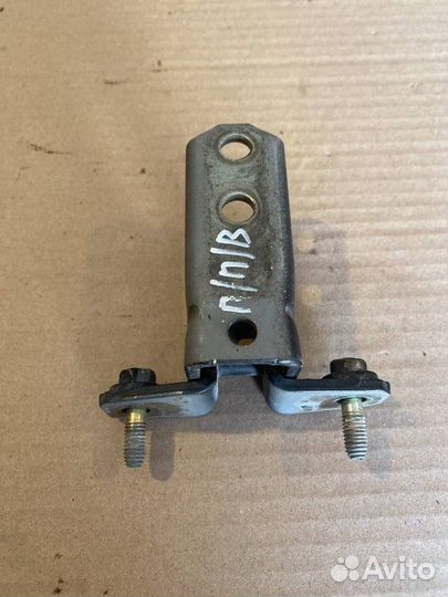 Петля двери передней правой верхняя