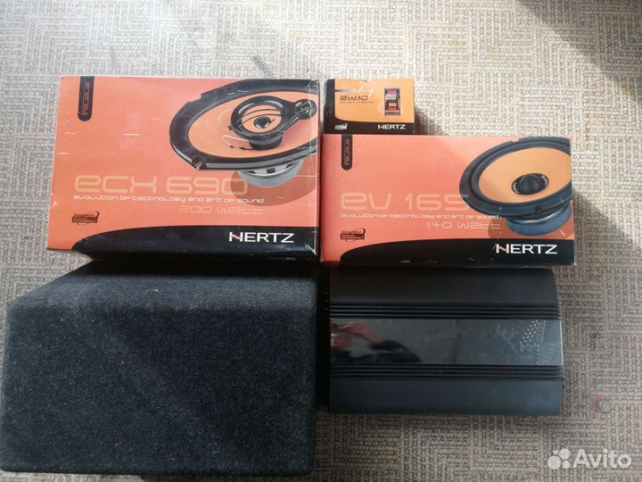 Продаётся комплект автомобильной акустики и пятика