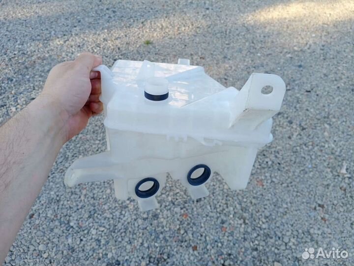 Бачок омывателя Toyota Auris