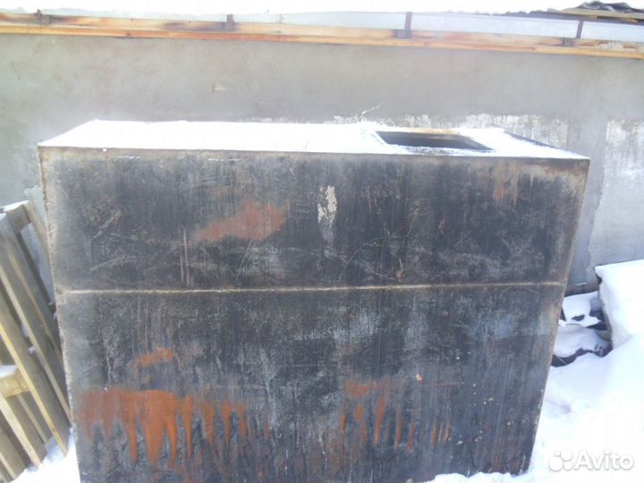 Продаю мелаллическую емкость