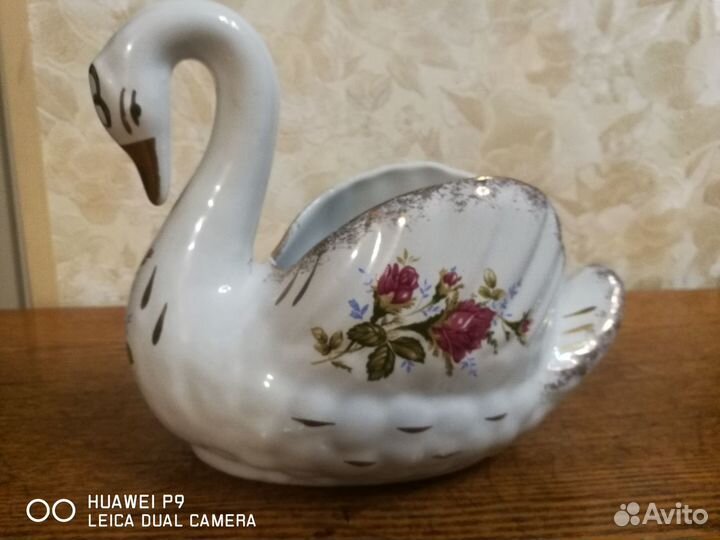 Фарфоровый лебедь
