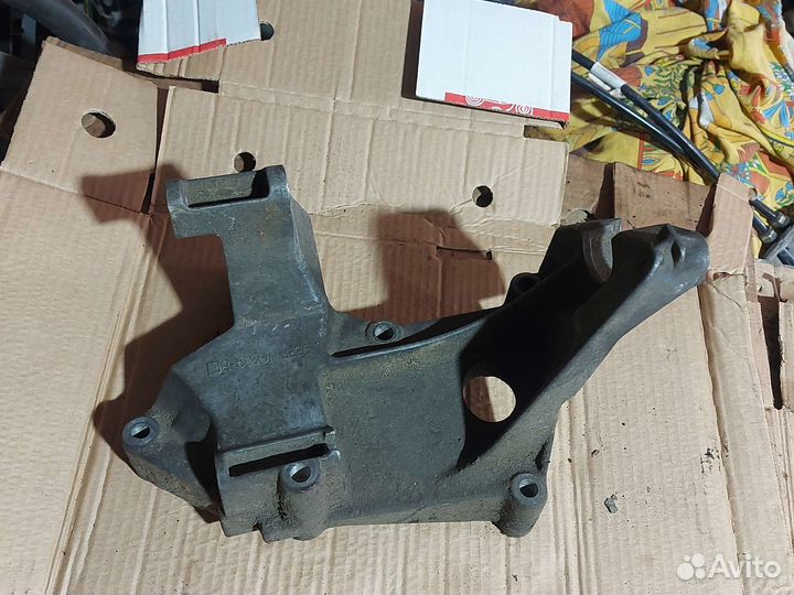 Кронштейн генератора Ford Focus 1 1.8 TDI