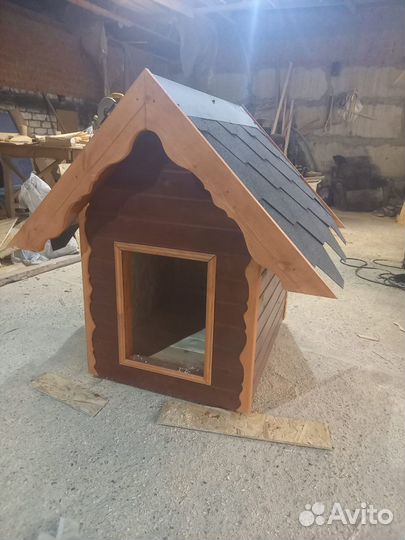 Будка для собаки и домики для кошек