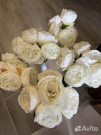 Ваза с искусственными цветами