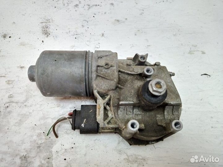 Моторчик стеклоочистителя передний Volkswagen