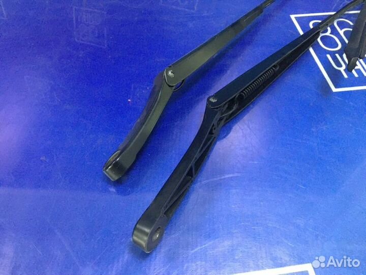 Дворник держатель передний Skoda Rapid NH3 cwvb