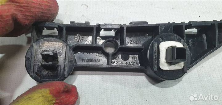 Направляющая заднего бампера правая Infiniti Q50