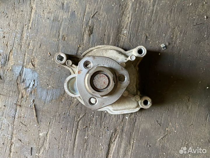 Насос водяной Volkswagen Jetta 6