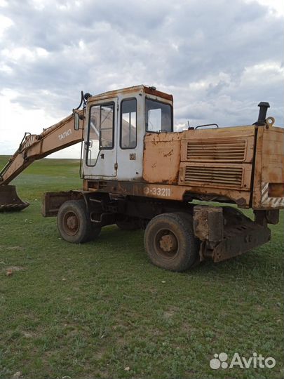 Колёсный экскаватор Уралвагонзавод ЭО-33211 Тагильчанин, 2001