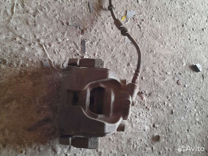 Суппорт передний левый, правый Ford Mondeo 4