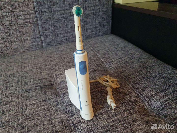 Зубная щетка Braun Oral-B Pro 4729