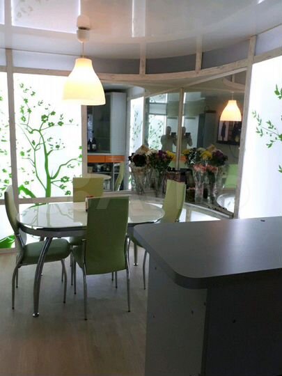 Дом 215 м² на участке 6 сот.