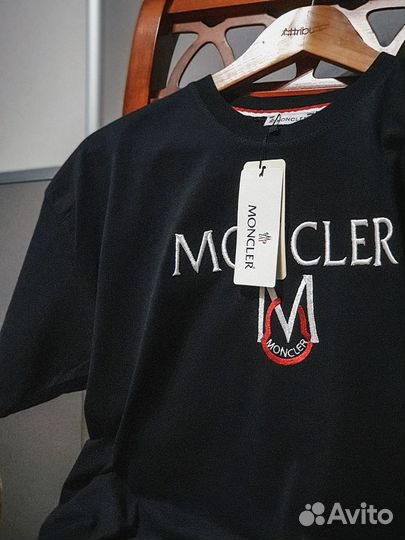 Футболка Moncler: все для вашего комфорта