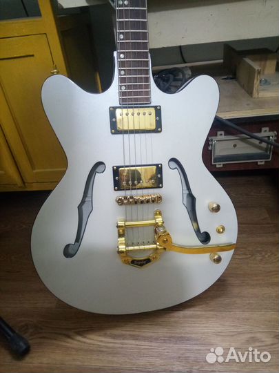 Электрогитара