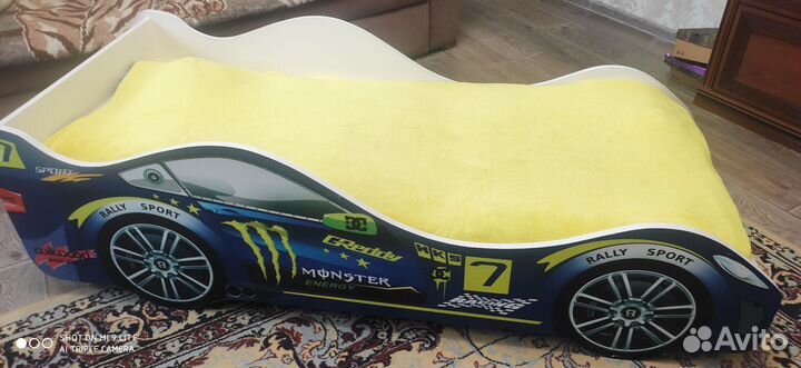 Детская кроватка-машинка