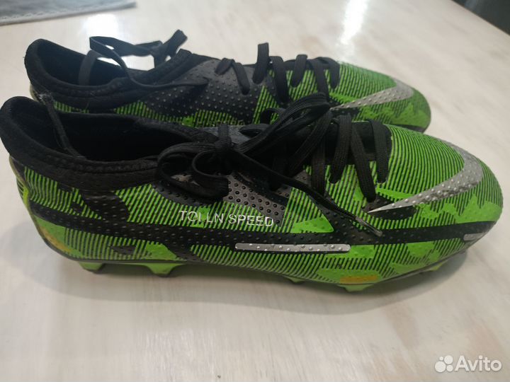 Футбольные бутсы