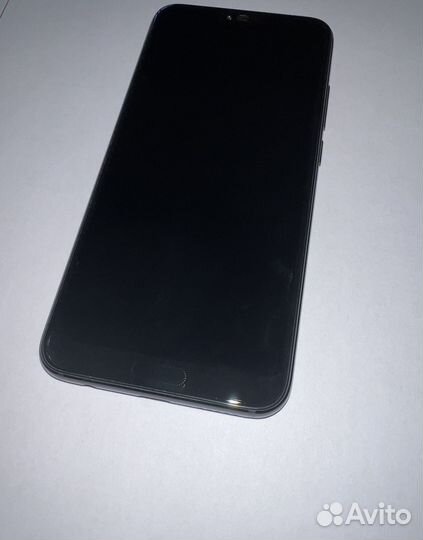 HONOR 10, 4/64 ГБ