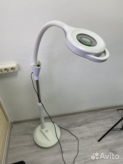 Косметологическая лампа лупа