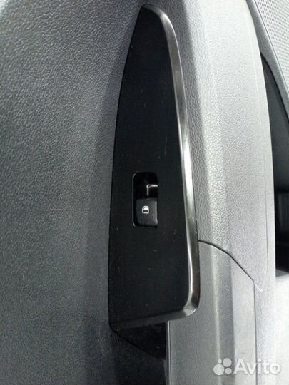 Обшивка двери задняя левая Kia Sportage 5