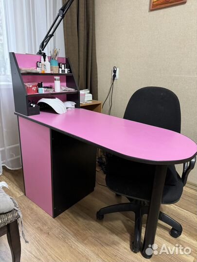 Маникюрный стол