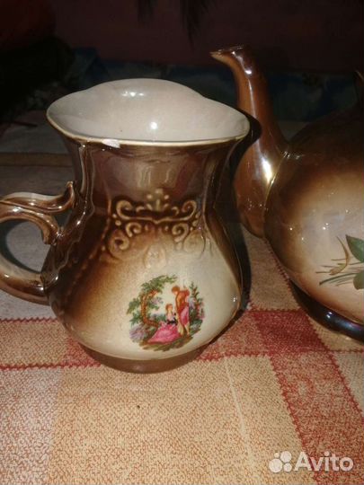 Заварочный чайник и молочник