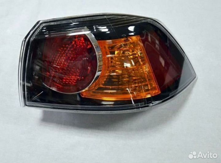 Фонарь задний правый внешний Митсубиси Лансер X 10