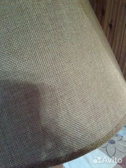 Настольная лампа с абажуром