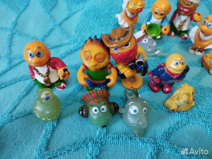 Игрушки из шоколадных яиц 