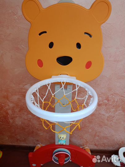 Баскетбольное кольцо с футбольными воротами