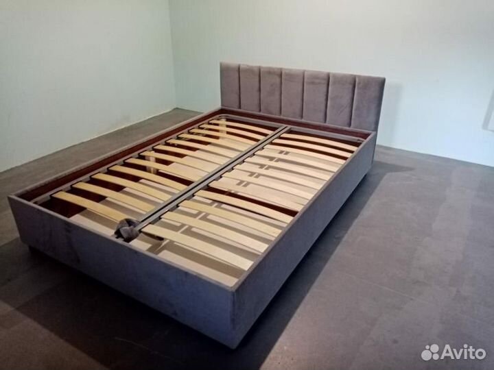 Кровать двухспальная с подьемным механизмом