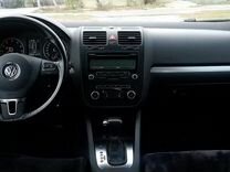 Volkswagen Jetta 1.6 AT, 2010, 180 614 км, с пробегом, цена 900 000 руб.