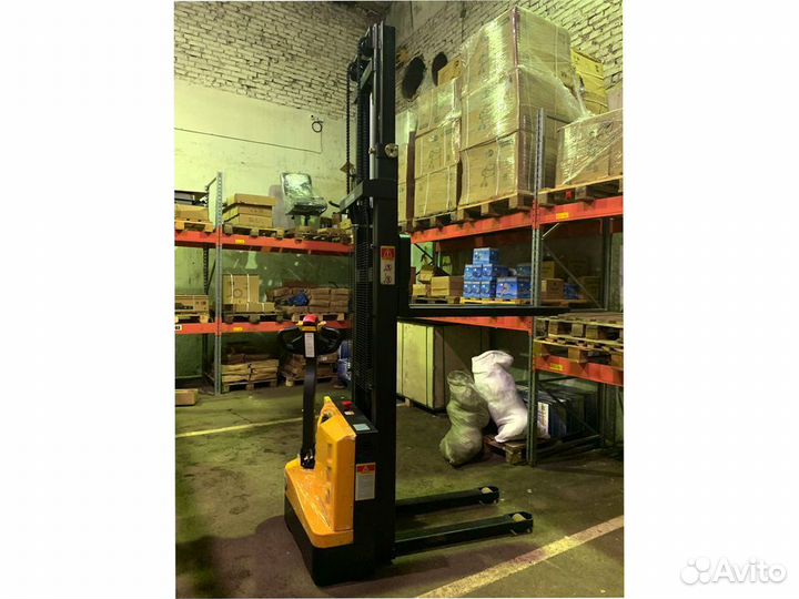 Штабелер самоходный