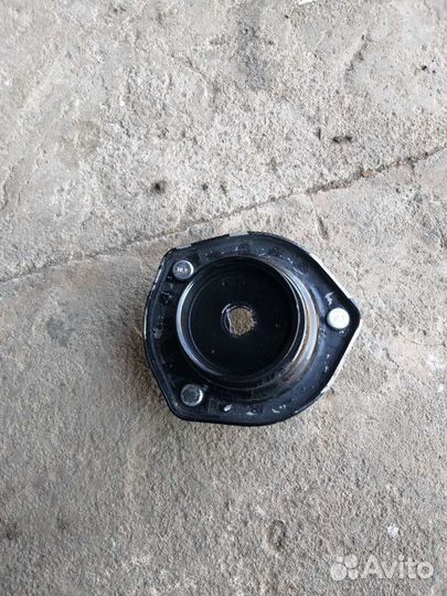 Опора амортизатора задняя правая toyota camry