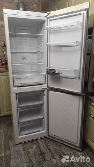 Холодильник Bosch KGN39VK15R
