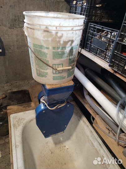 Зернодробилка молотковая с зерноприемником