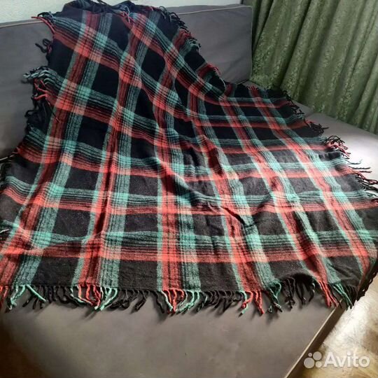 Огромный старинный накидной платок